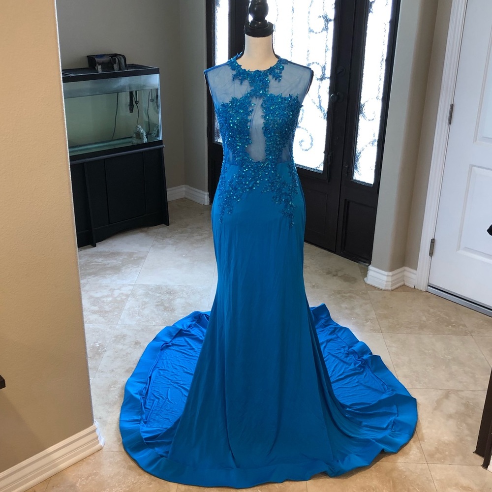 NEW ELEGANT DRESS